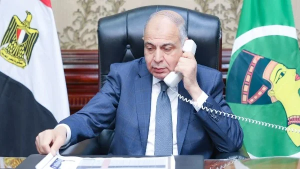 تهنئة محافظ المنيا للطالبة مريم وائل