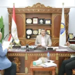 محافظ قنا يبحث تحسين الخدمات مع أعضاء البرلمان