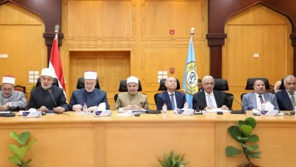 مجلس جامعة الأزهر يعزي ويهنئ في جلسة شهريّة