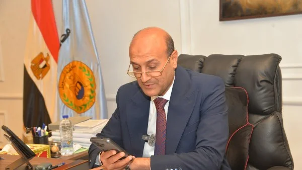 تهنئة من محافظ أسيوط للطالب المتميز عبدالرحمن أحمد
