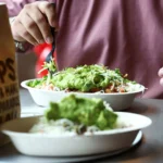 Chipotle ترفع توقعاتها لنمو المبيعات بعد عودة الزبائن