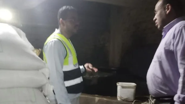 ضبط مصنع يغش في العسل الأسود بقنا