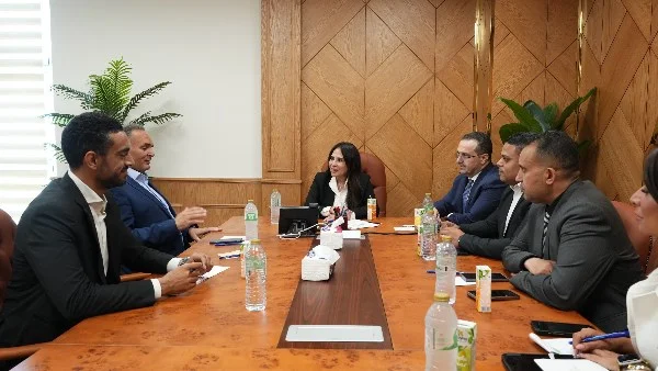 وزيرة الإسكان تتابع مبيعات الوحدات بمدن جديدة