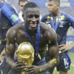 بنجامين ميندي يبيع نسخة كأس العالم 2018