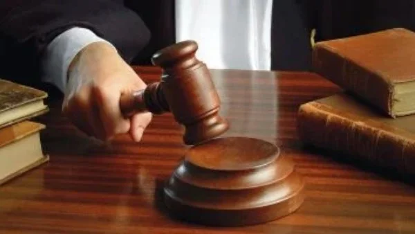 سيدة محجوزة بتهمة النصب على المواطنين في القاهرة