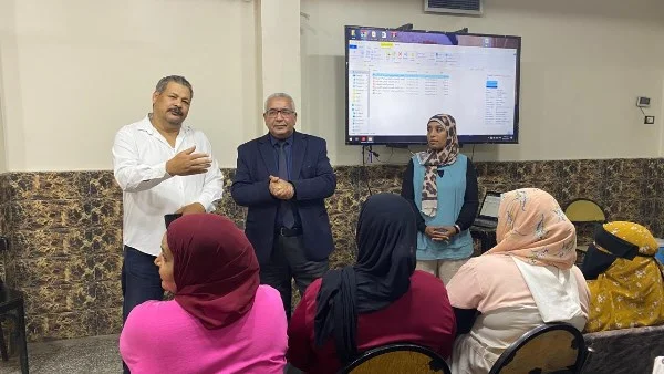 تدريب الرائدات الاجتماعيات في قنا لتعزيز دورهن في دعم الأسر