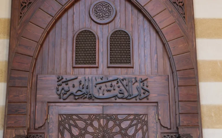 الرشوة والمحاباة تهدد قيم المجتمع