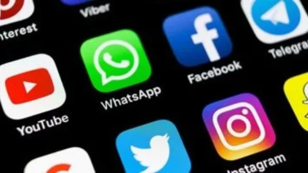جروبات كشف الخيانة: موضة تضر بالعلاقات الأسرية