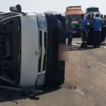 مصرع شخصين وإصابة آخرين في انقلاب ميكروباص بالصحراوي الغربي