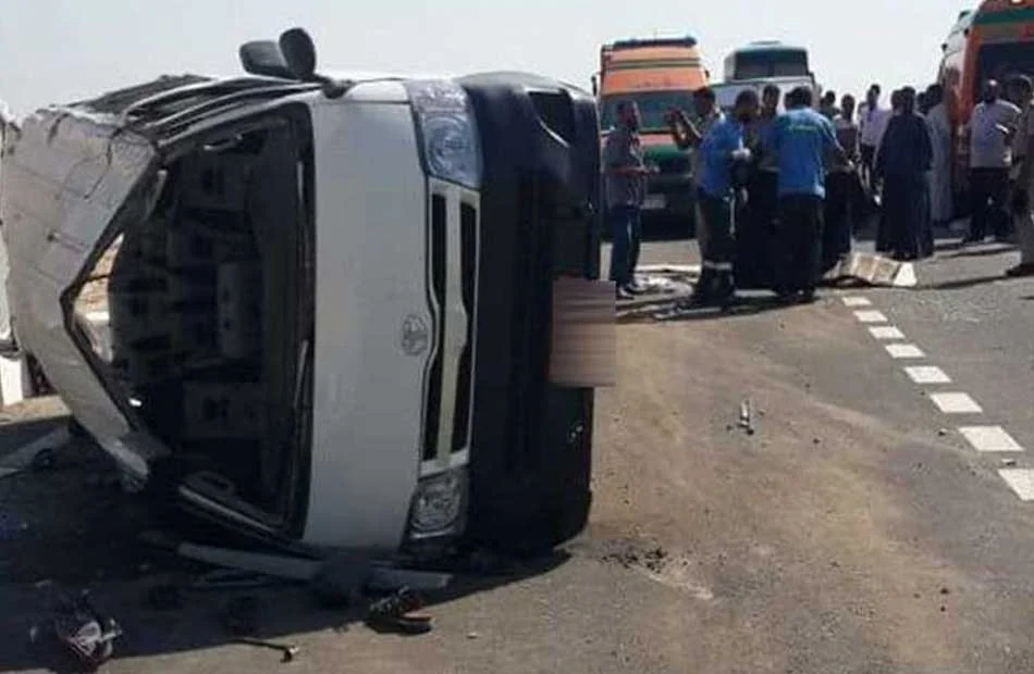 مصرع شخصين وإصابة آخرين في انقلاب ميكروباص بالصحراوي الغربي
