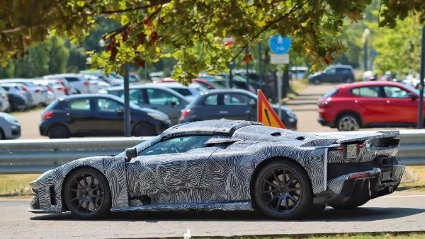 تسريب صور فيراري F80 Aperta الجديدة بقوة 1184 حصانًا