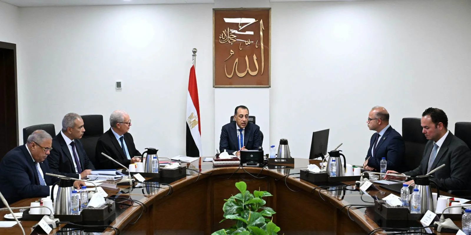 مدبولي يناقش نقل ملكية شركات قابضة لتحسين الاقتصاد