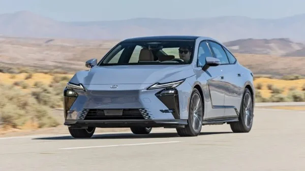 لكزس ES350e الكهربائية 2026 تمنحك تجربة قيادة فاخرة