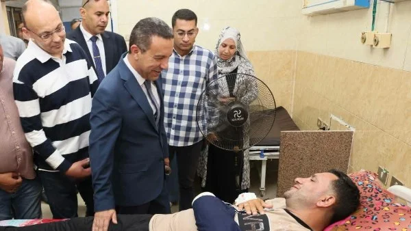محافظ المنوفية يزور نائب رئيس حي شرق للاطمئنان على صحته