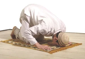 حكم تأخير صلاة العصر قبل أذان المغرب