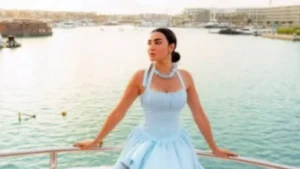 ميريهان حسين تتألق بإطلالة جذابة في الساحل الشمالي