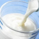 أفضل وقت لتناول اللبن الرائب: صباحًا أم ليلًا؟