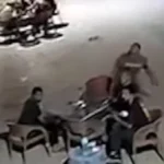 فرار الشباب من الزلزال يوثق لحظات رعب في الشارع