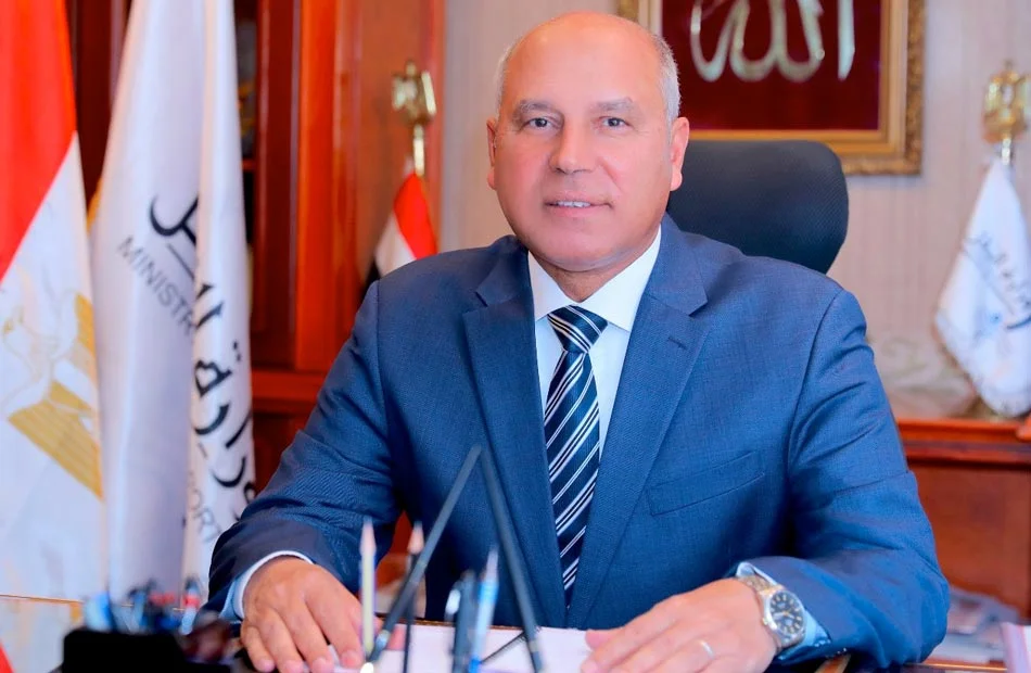 وزير النقل يتابع انتظام خدمات النقل بعد الهزة الأرضية
