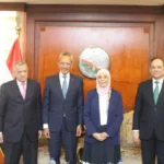 وزير شئون المجالس النيابية يهنئ رئيسة النيابة الإدارية
