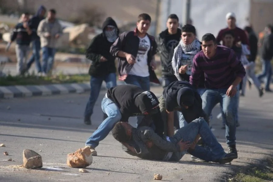 إصابة فلسطينيين بنيران الاحتلال في خان يونس