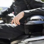 حملات مرورية لمتابعة ارتداء الخوذة لدى سائقي الدراجات