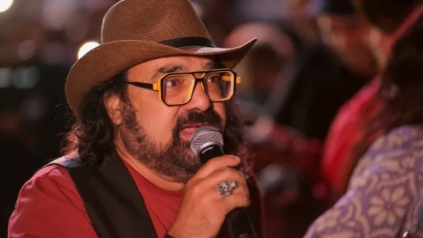 أبو الليف يعود من جولة ناجحة ويستعد لأعمال جديدة