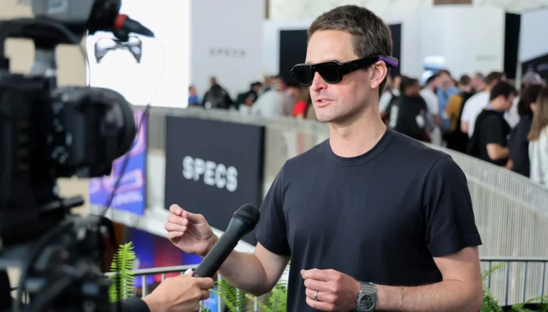 تحليل آراء رئيس Snap حول نظارات Specs الجديدة
