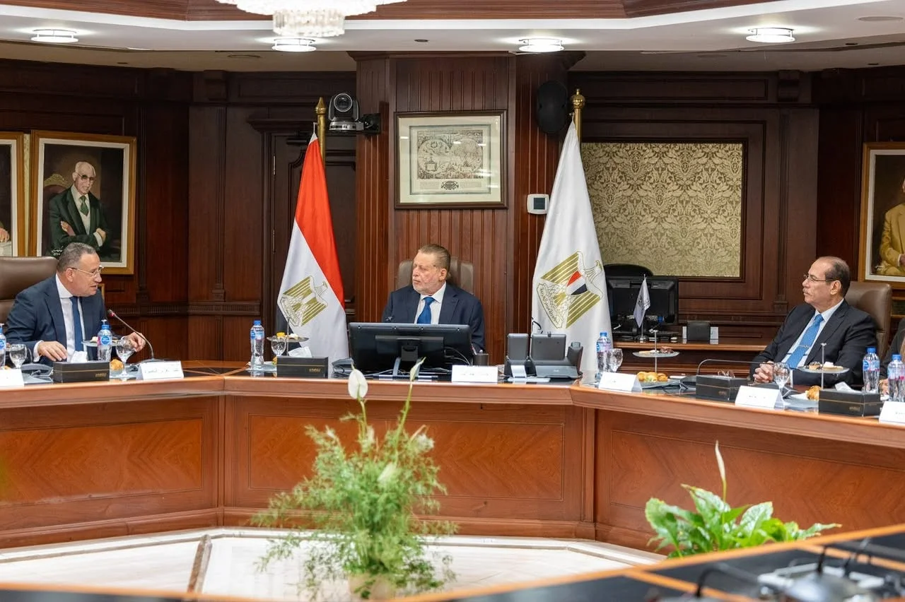 اجتماع البنك المركزي ووزارة التعليم العالي بشأن "منحة علماء المستقبل"