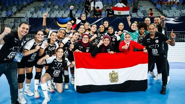 وزير الرياضة يهنئ ناشئات اليد بعد التأهل لربع النهائي