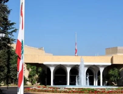 تنكيس العلم اللبناني في قصر بعبدا حداداً على الضحايا