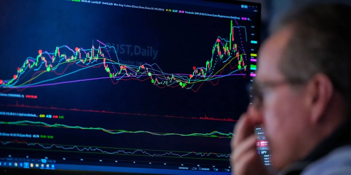 انتعاش الأسواق العالمية مع تراجع مخاوف تدخل العملة اليابانية