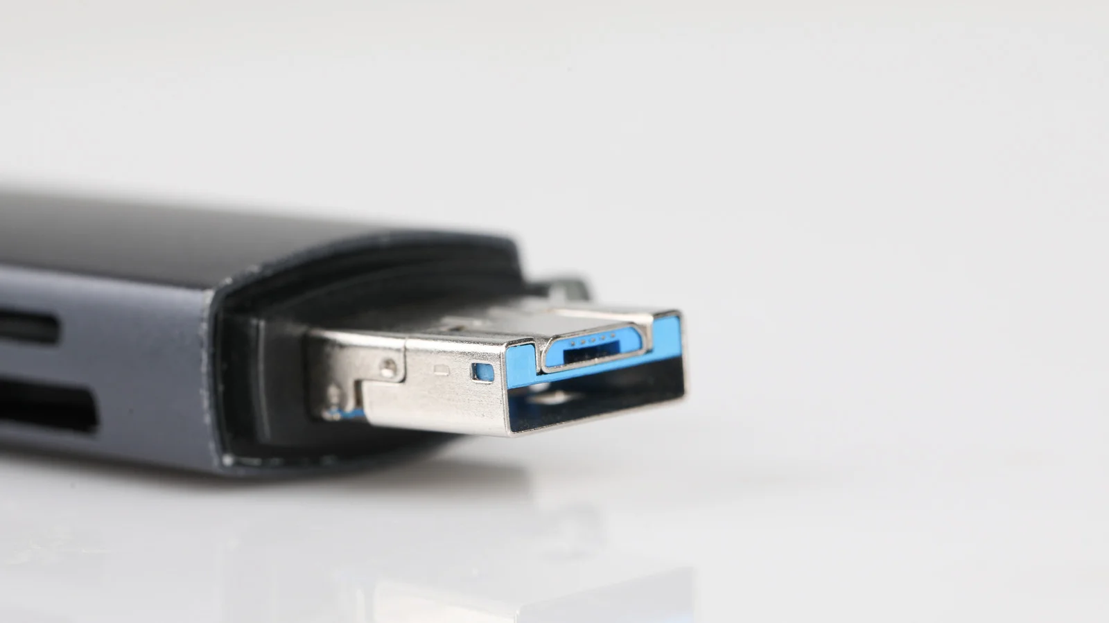 الفرق بين exFAT و NTFS