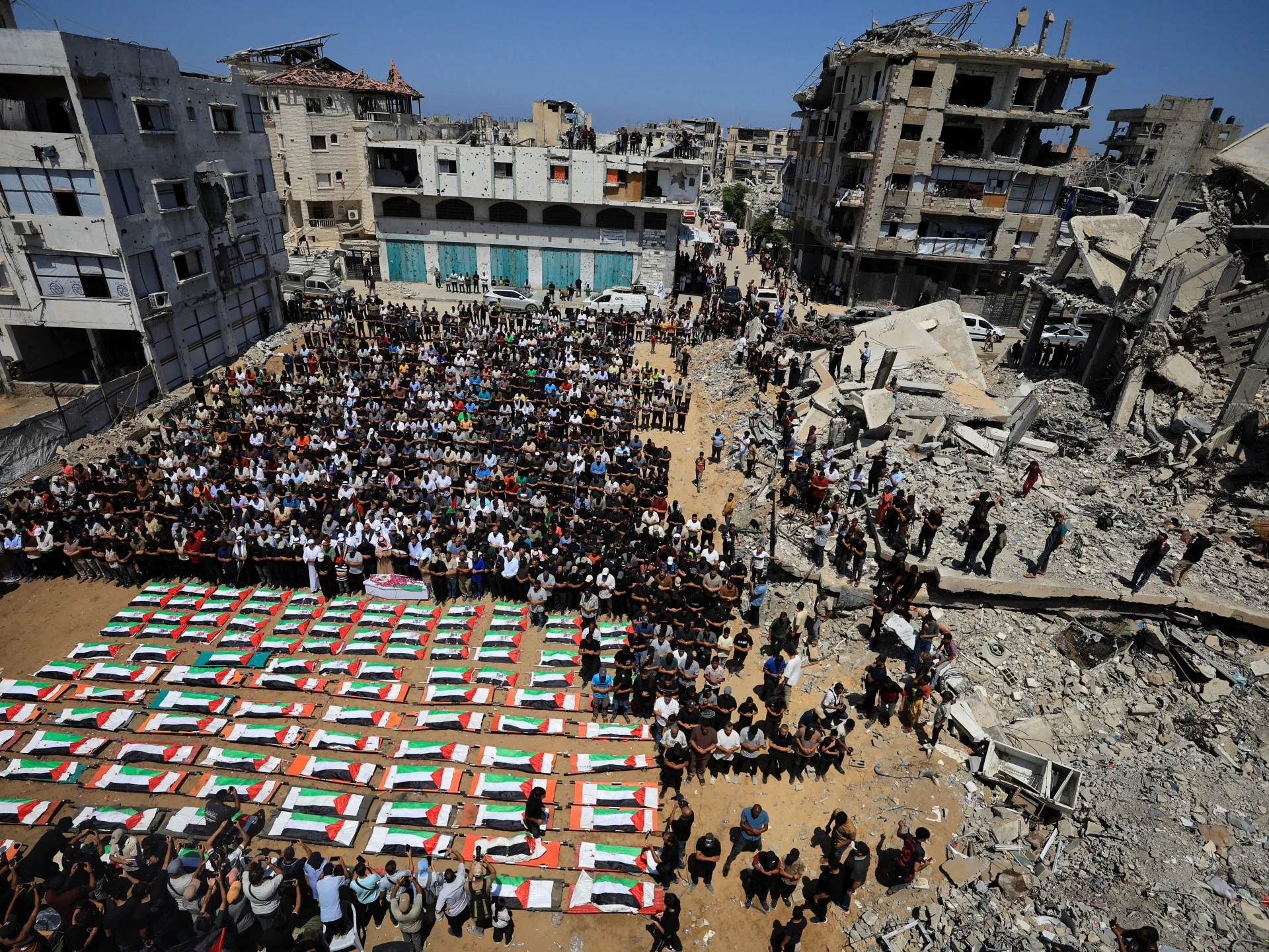 جنازة جماعية في غزة تضم 112 ضحية من هجوم صبرا