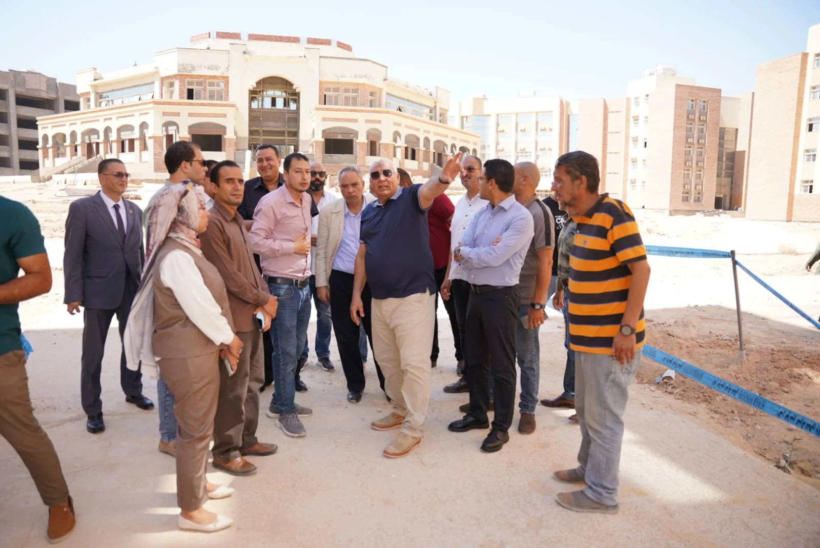 محافظ مطروح يتفقد الأعمال الإنشائية للجامعة