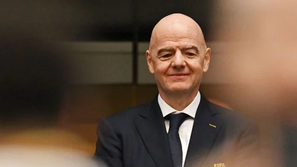 الاتحاد اليوناني يسحب دعمه لرئيس الفيفا