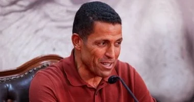 عموتة يرفض رحيل 4 لاعبين في دفاع الأهلي