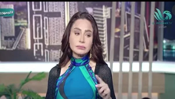بسمة وهبة تدافع عن الفنانات المعتزلات