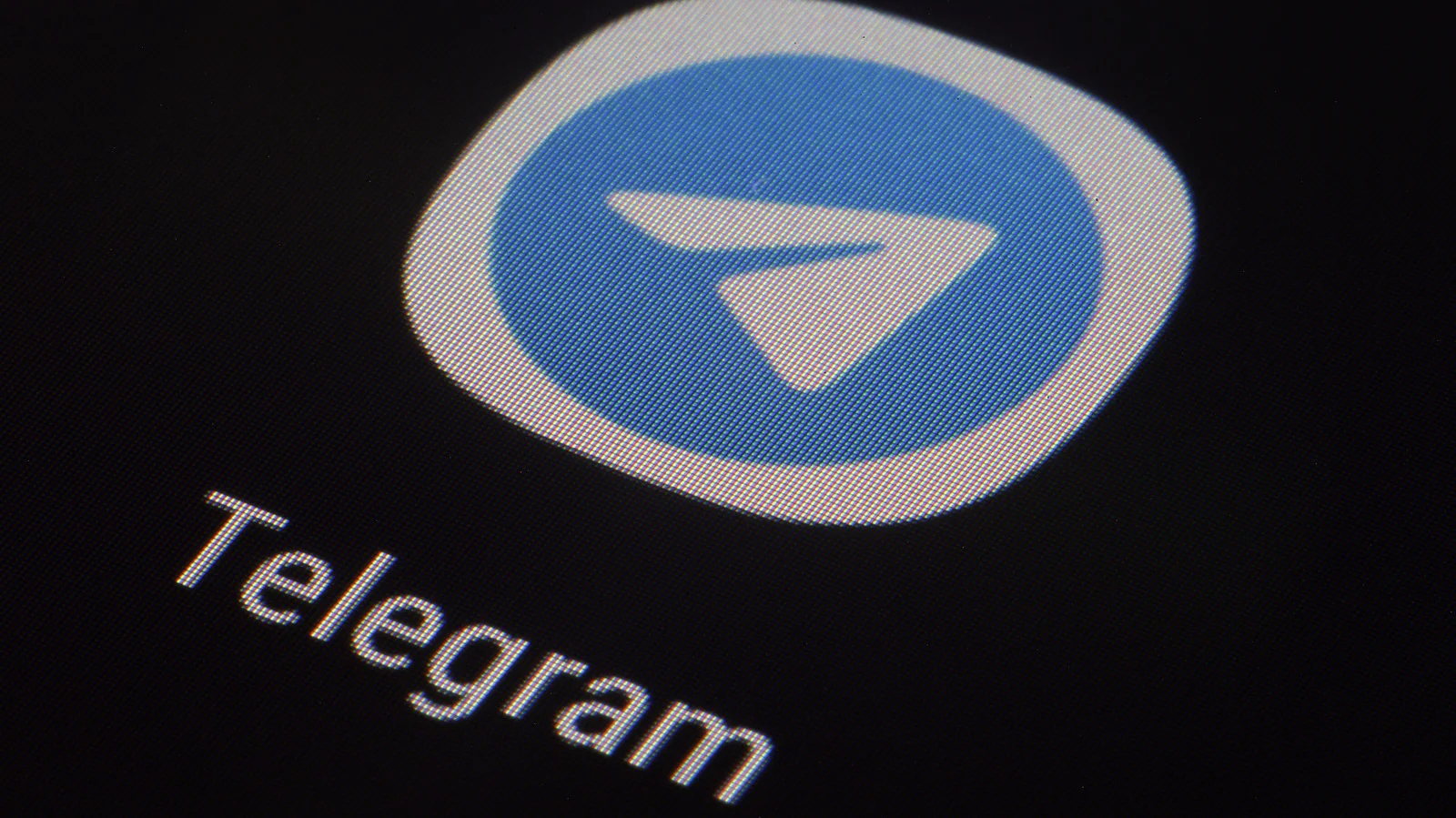 Telegram CEO يكشف عن سبب إزالة التطبيق المؤقت من متجر آبل