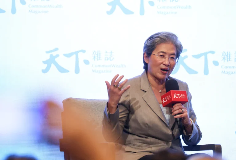 AMD تؤكد تفوقها على إنفيديا من خلال الانفتاح