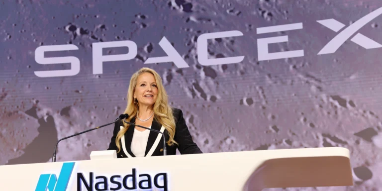 SpaceX تتحدى عمالقة الاتصالات بثورة في خدمات المحمول
