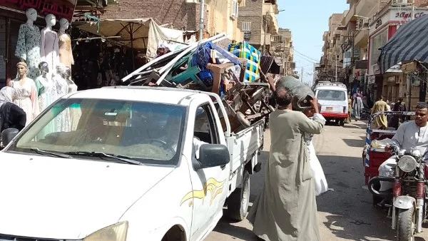 حملات مكثفة للنظافة وإزالة التعديات بإسنا