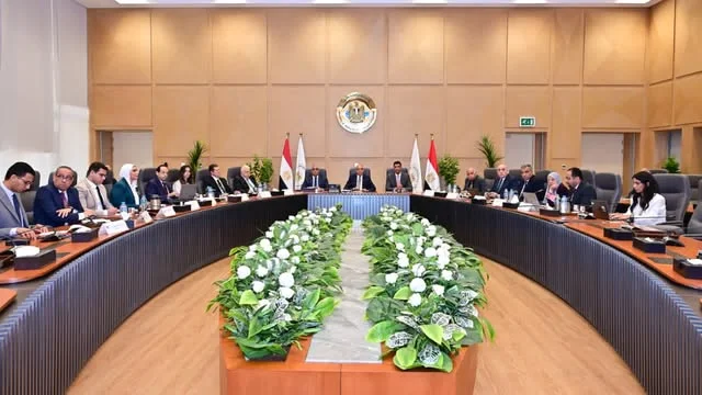 وزير الصناعة يؤكد أهمية ترشيد استهلاك المياه بالمصانع