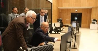 وزير الكهرباء يتابع خطة تشغيل الشبكة الكهربائية