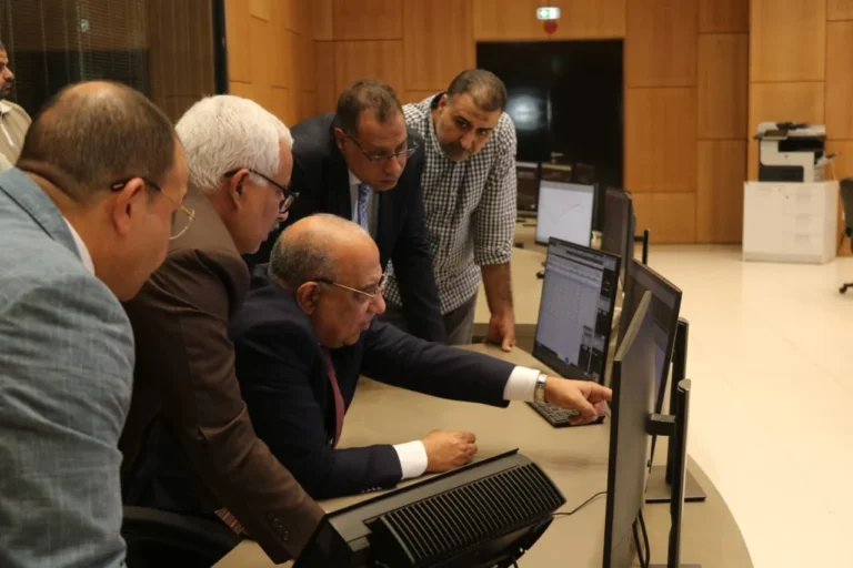 وزير الكهرباء يتفقد المركز القومي للتحكم لمتابعة استقرار الشبكة