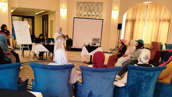 جهود محافظة أسوان في تمكين المرأة عبر "دوائي .. دوائر الحكي"