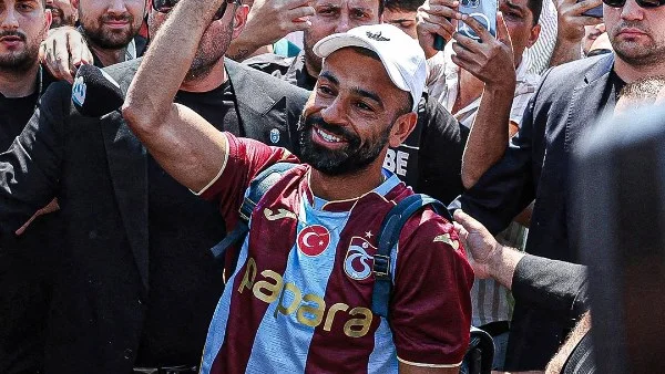 محمد صلاح يرتدي القميص رقم 10 مع طرابزون سبور