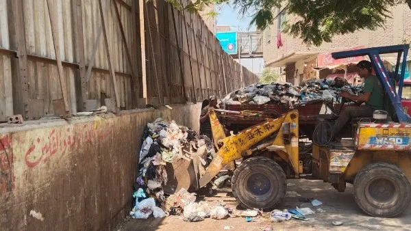 جهود الهيئة العامة للنظافة والتجميل بالجيزة في رفع المخلفات