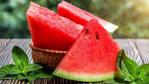 فوائد تناول البطيخ يوميًا وآثاره الصحية المحتملة