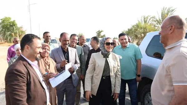 تسليم أراضي الشباب في الوادي الجديد يعزز التنمية المحلية